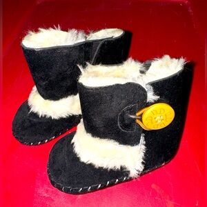NWOT Valen-Sina cute and warm baby faux suede / Sherpa ankle boots SB#2
